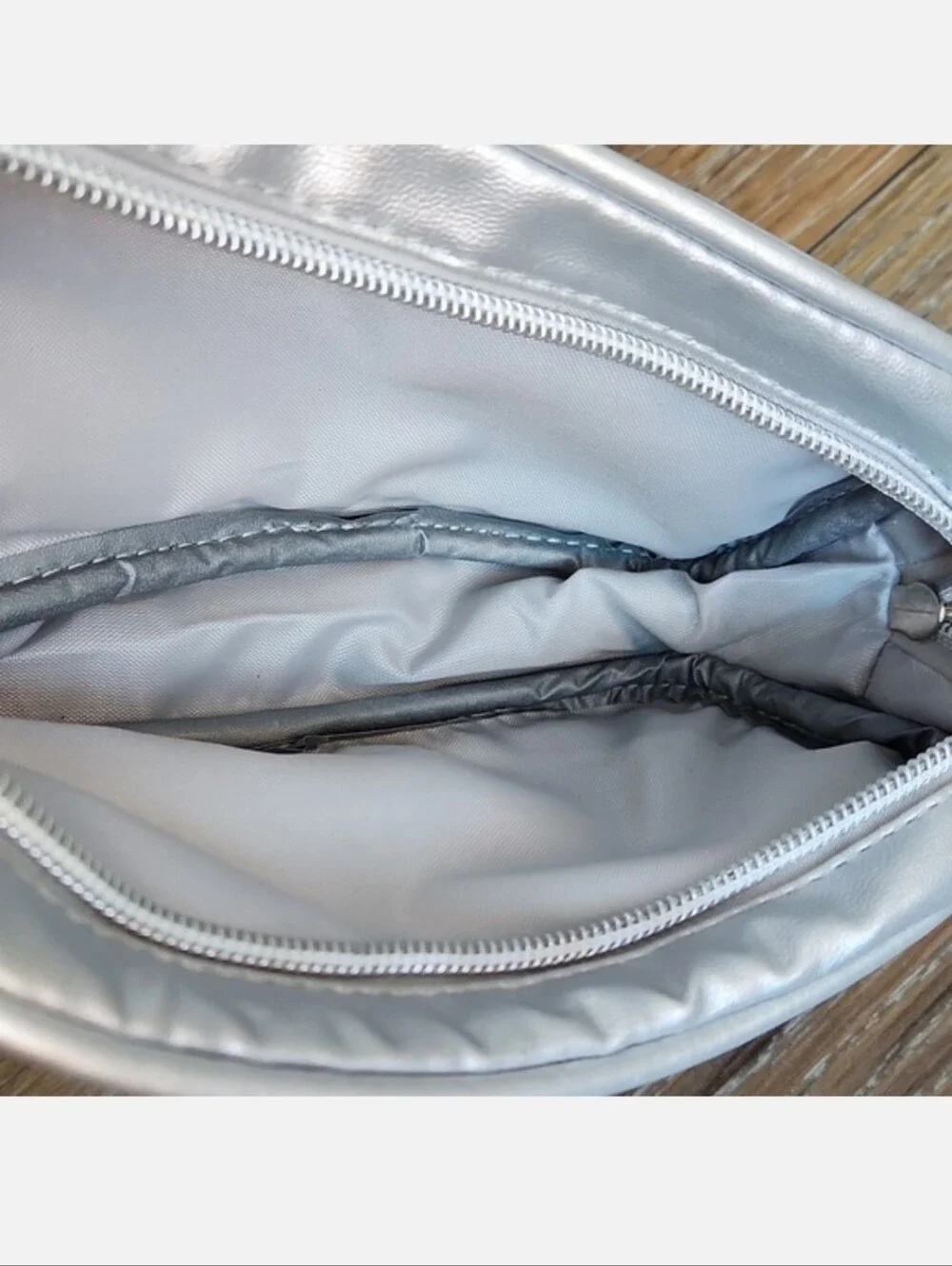 It Cosmetics Makeup Cosmetic Bag Silver